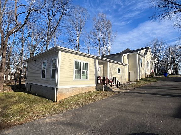 2nd image of 1327 Park St #B