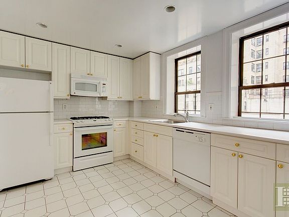 5th image of 17 Park Ave APT 901