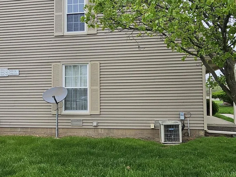 20016 Village Green Ct — Photo 2