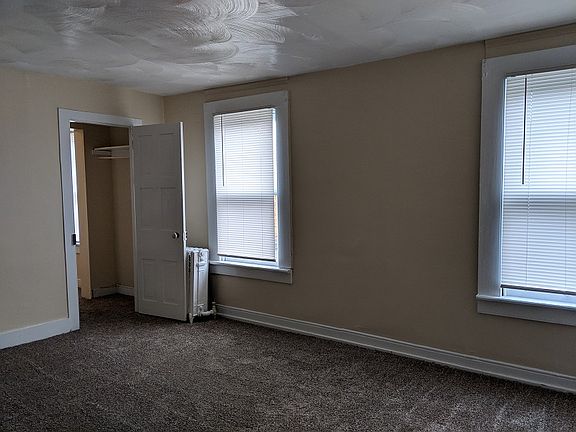 3rd image of 320 Pine St APT 4