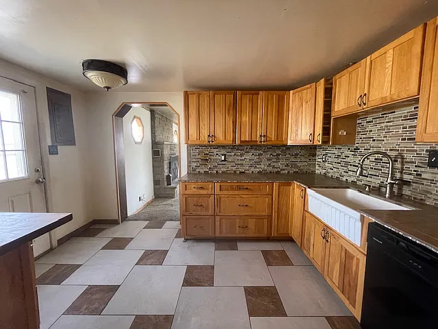 830 Manchester Dr - 1 — Photo 4