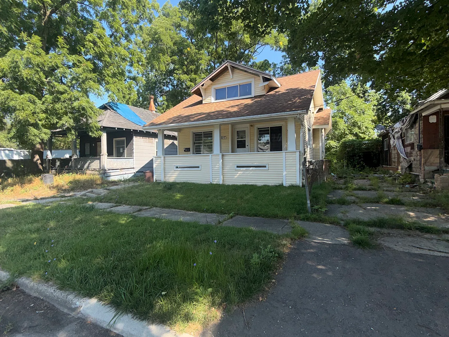 3 bed, 1.0 bath, 962 sqft, $975 — Photo 3