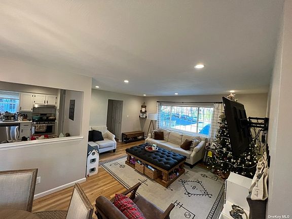 4th image of 31 Roosevelt Pl