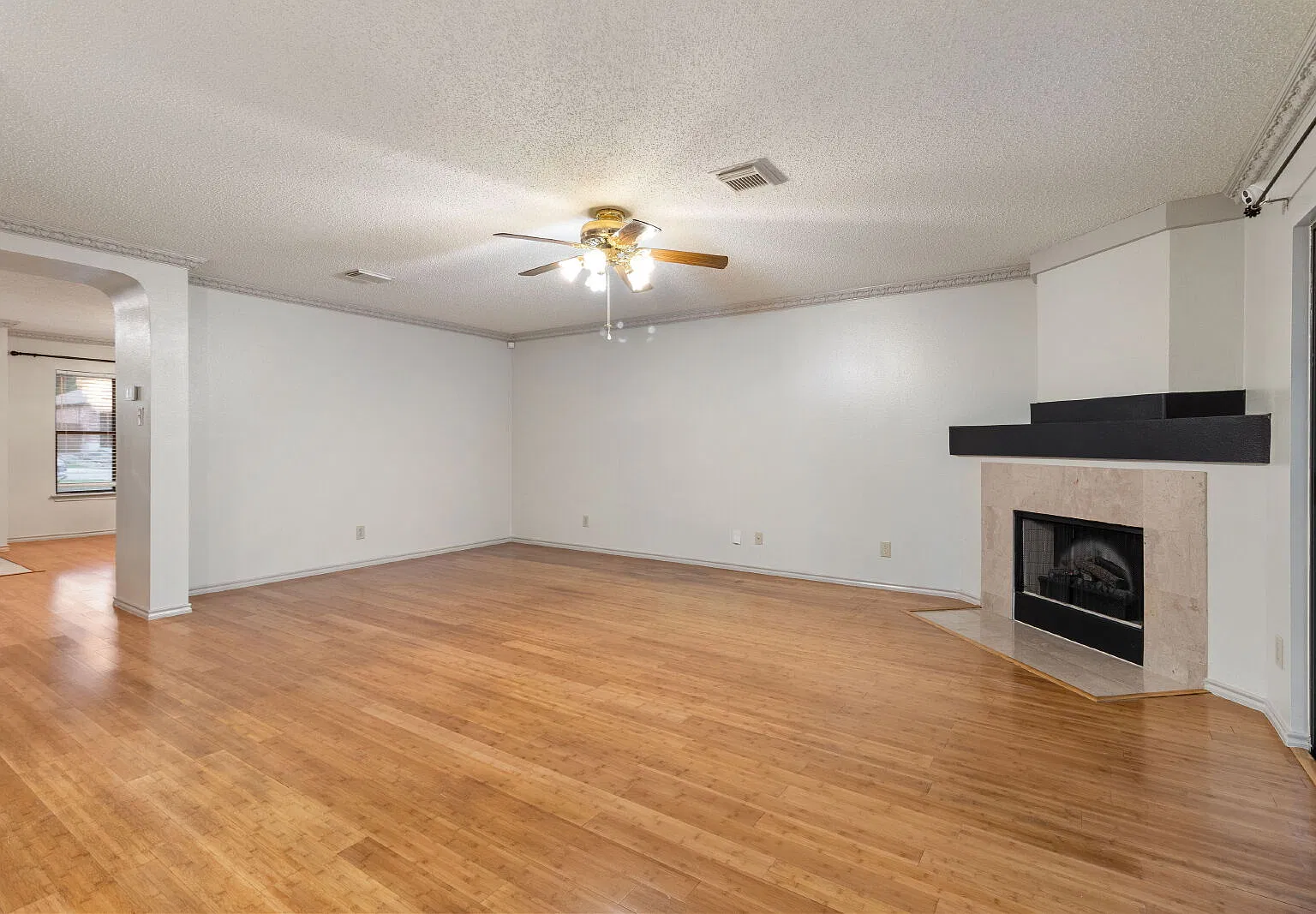 3 bed, 2.5 bath, 2856 sqft, $1,860 — Photo 3