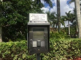 17048 SW 16th St, Hollywood, FL 33027