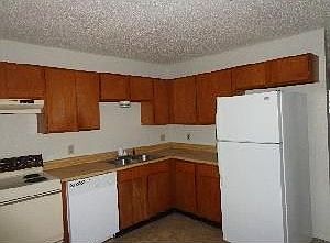 1st image of 2002 Cedarhill Dr APT A