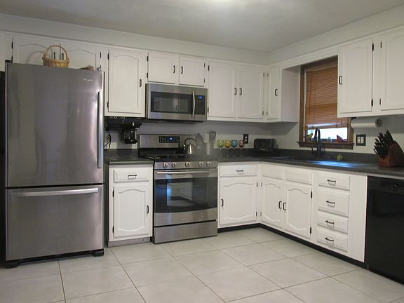 4th image of 818 Jennifer Ln