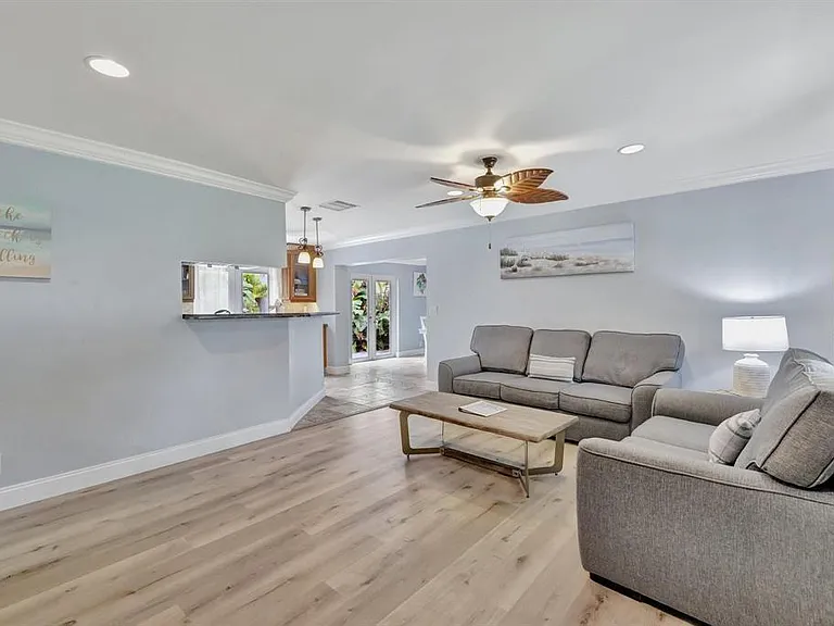 925 NE 25th Ave — Photo 6