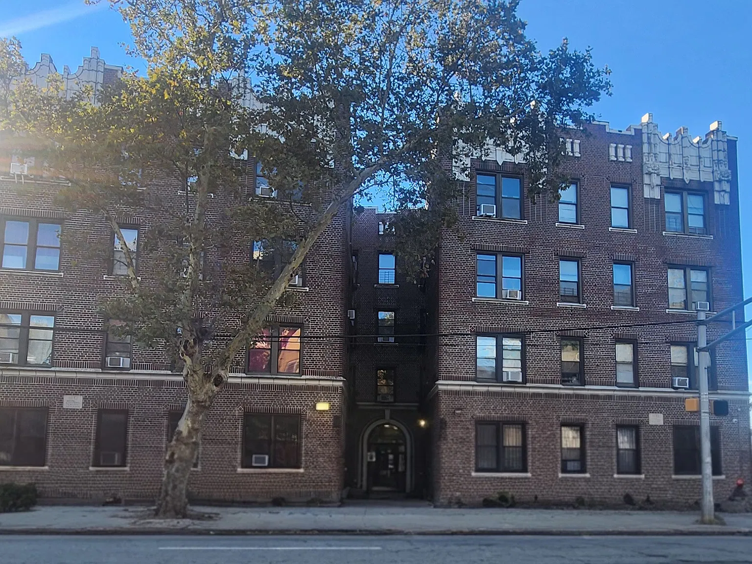 2 bed, 900 sqft, $1,600 — Photo 1