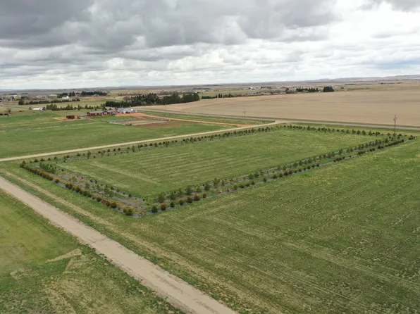 906 7th St NW, Bowman, ND 58623