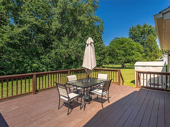 3rd image of 15 Mertensia Ln