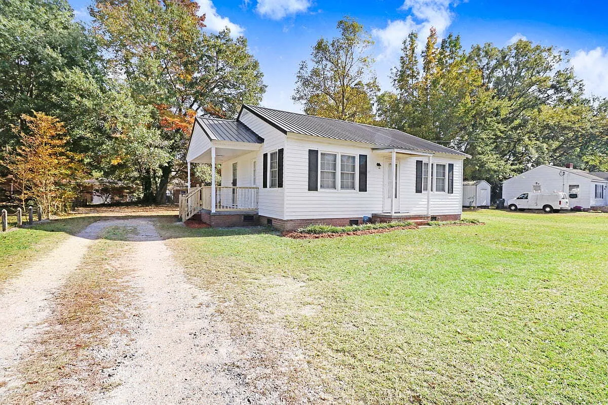Building Photo - 608 S Best St