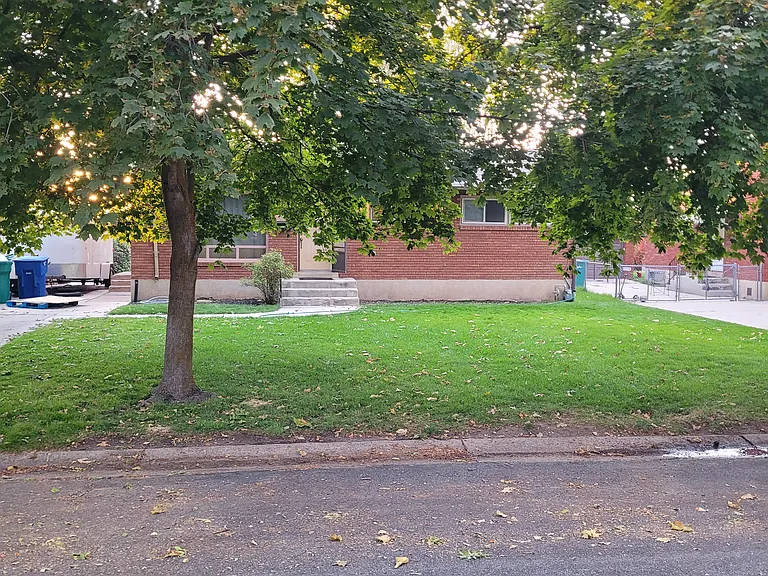 3325 Fowler Ave — Photo 3