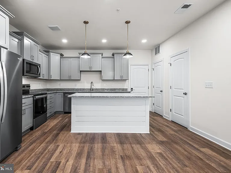 900 Gilbert Rd #3601B — Photo 8