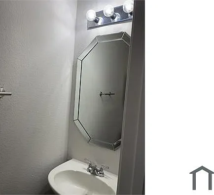3304 Roddy Dr — Photo 7