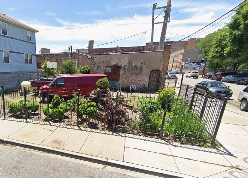 1st image of 1035 W 20th Pl
