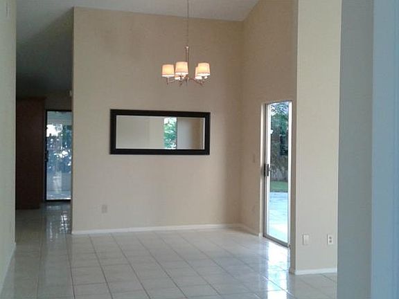 4th image of 2211 Kentucky Derby Dr