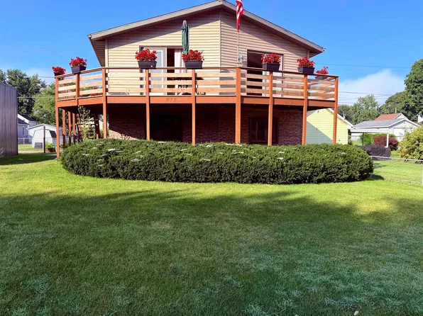 472 Menominee Ave, East Dubuque, IL 61025