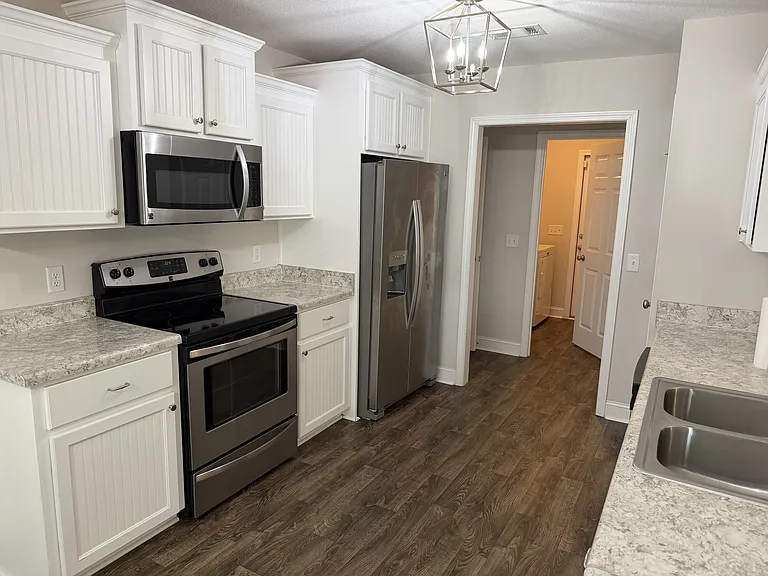 217 Stillwater Dr — Photo 4