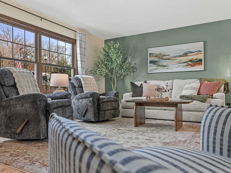 900 Woodview Dr — Photo 40