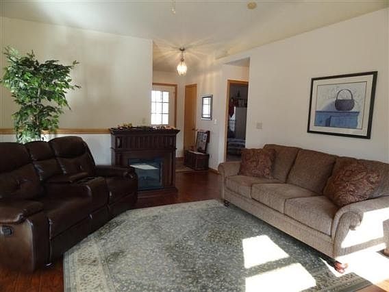 5th image of 4401 White Oak Dr