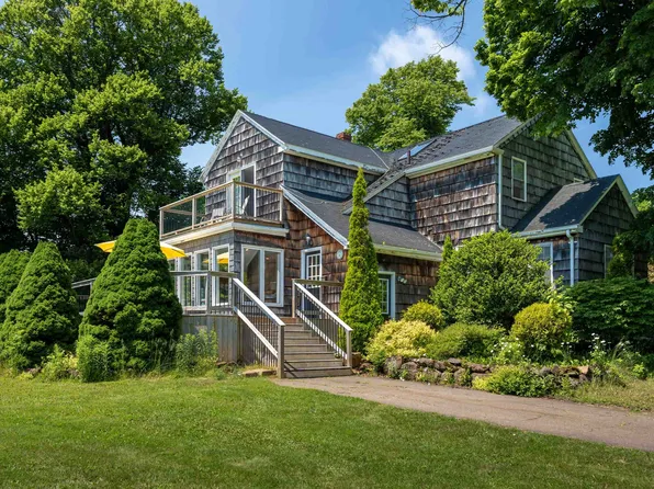 30 Palmers Ln, Charlottetown, PE C1A 5V8