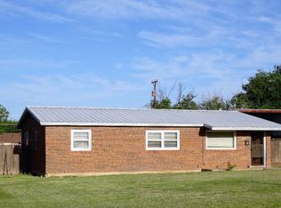 610 SW 15th St, Seminole, TX 79360