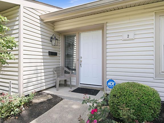 2nd image of 2 Boxwood Ct