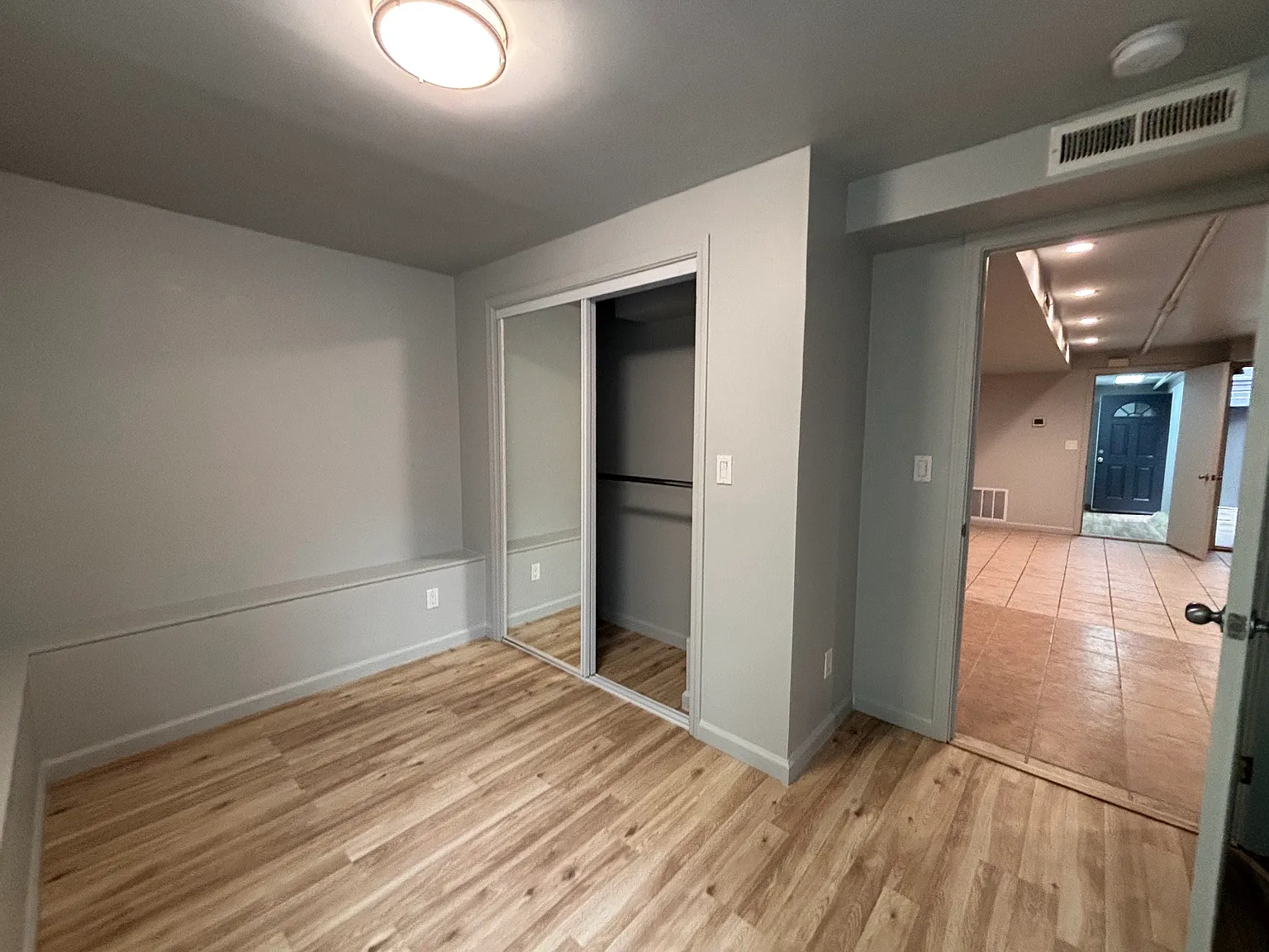 2 bed, 700 sqft, $4,800 — Photo 4