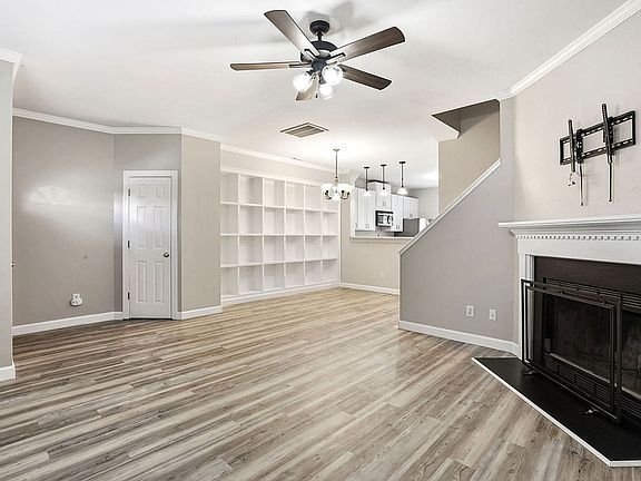 5th image of 805 Rothshire Ct