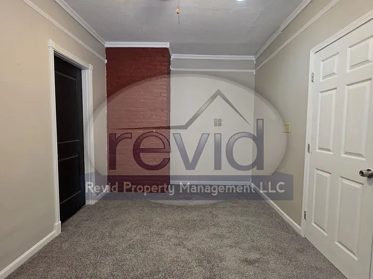 85 Evergreen — Photo 11