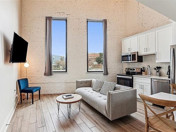 4th image of 427 Esplanade Ave #105