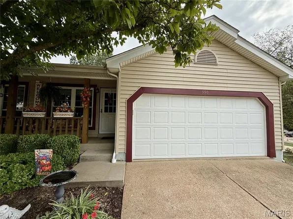 550 Spring Glen Dr, Ballwin, MO 63021