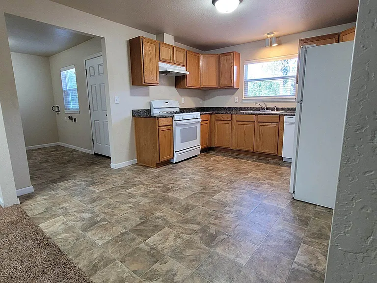 1694 Cloverlawn Dr — Photo 7