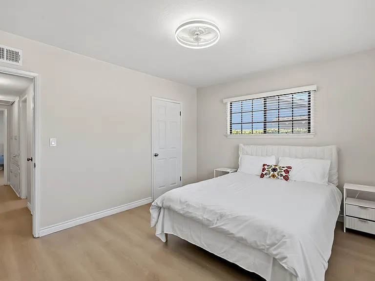 750 E Mountain View Ave — Photo 22