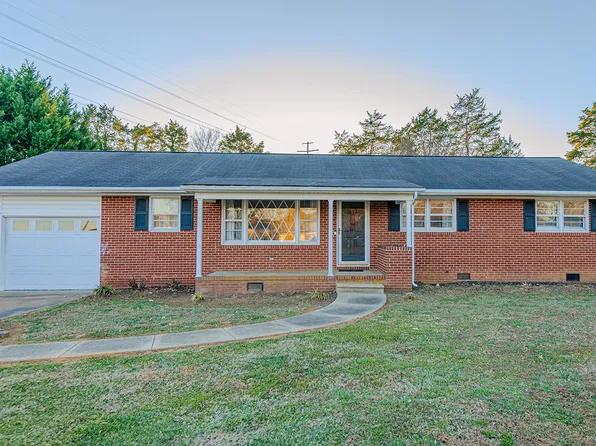 212 N Wilkins Rd, Haw River, NC 27258