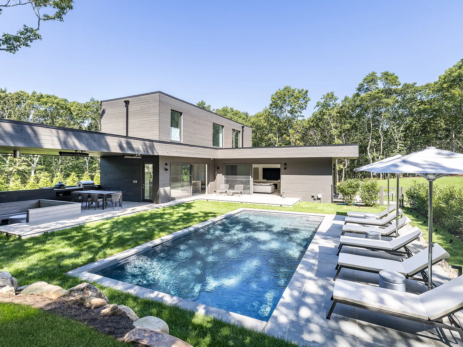 Modern New Construction Close to Village — Photo 1