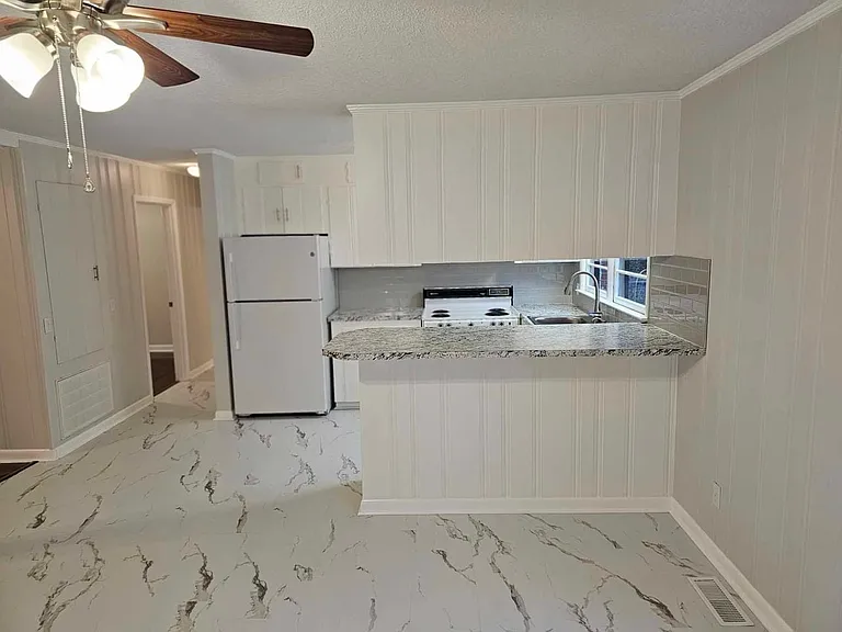 215 W Coleman Ave — Photo 4