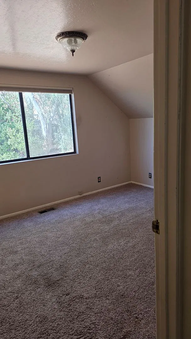 Large property for rent near Lime Saddle Marina — Photo 3
