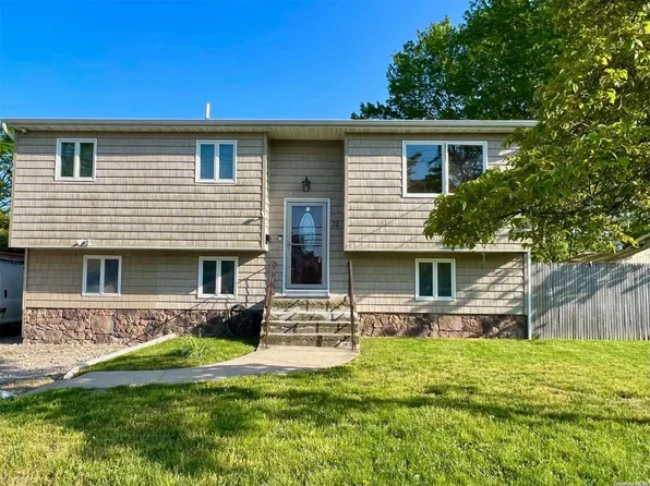 76 Moffitt Boulevard, Islip, NY 11751