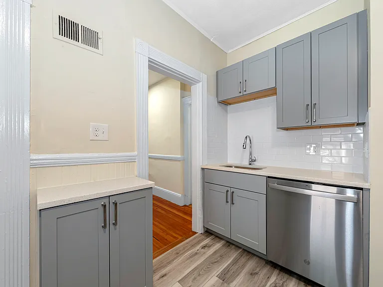 44 Brackett St #2 — Photo 3