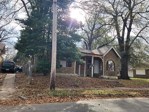 3rd image of 2500 E 2nd St