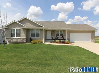 514 Cherry Park Dr NW, Cedar Rapids, IA 52405