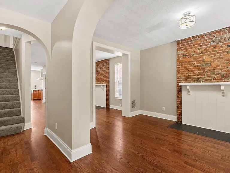 1131 Franklin Ave — Photo 27