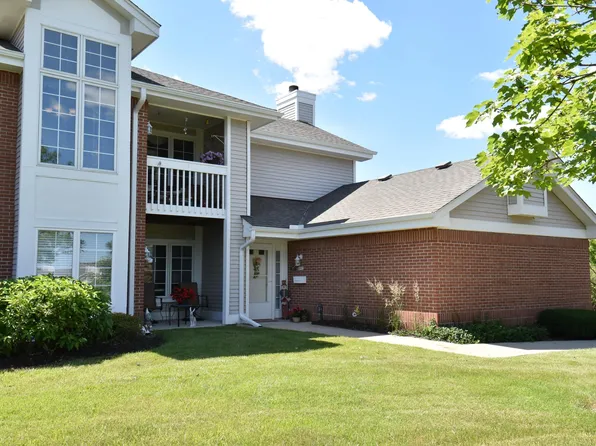 8993 Woodbridge Dr #8993, Greendale, WI 53129