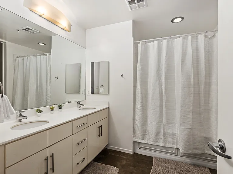 527 10th Ave #211 — Photo 14