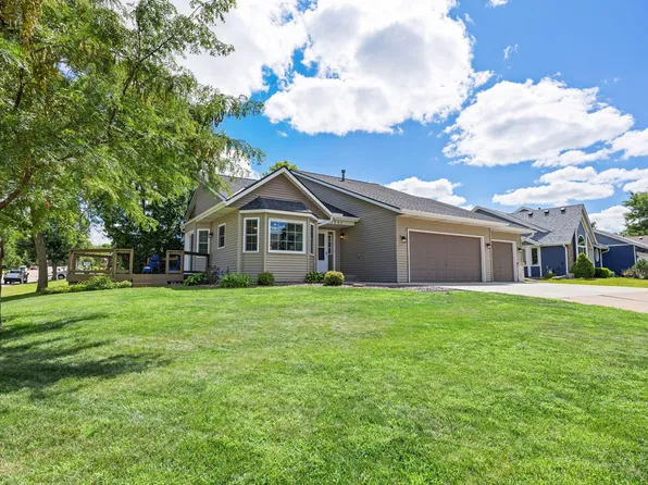 7907 Upper 26th St N, Oakdale, MN 55128
