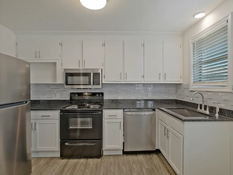 1215 Greenwood Ct #A — Photo 9