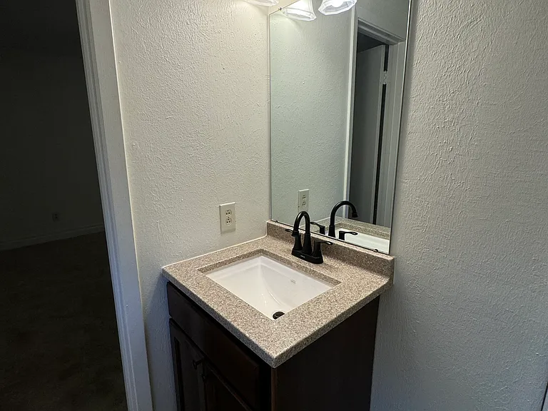 1302 Blueridge Pkwy — Photo 17