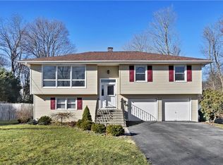 7 Daisy Ln, Wappingers Falls, NY 12590